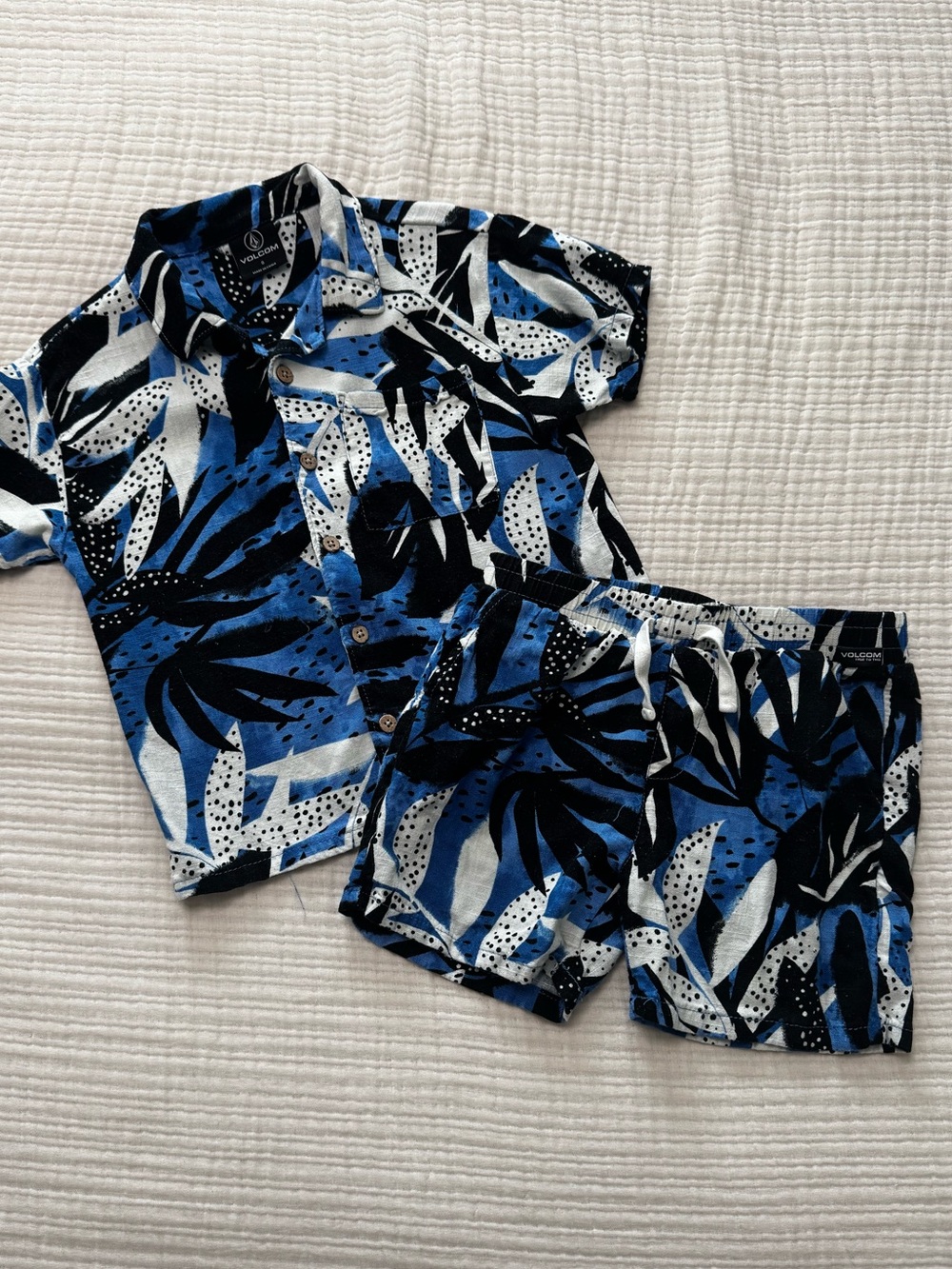 Volcom Blue Black White Tropical Print Short Set